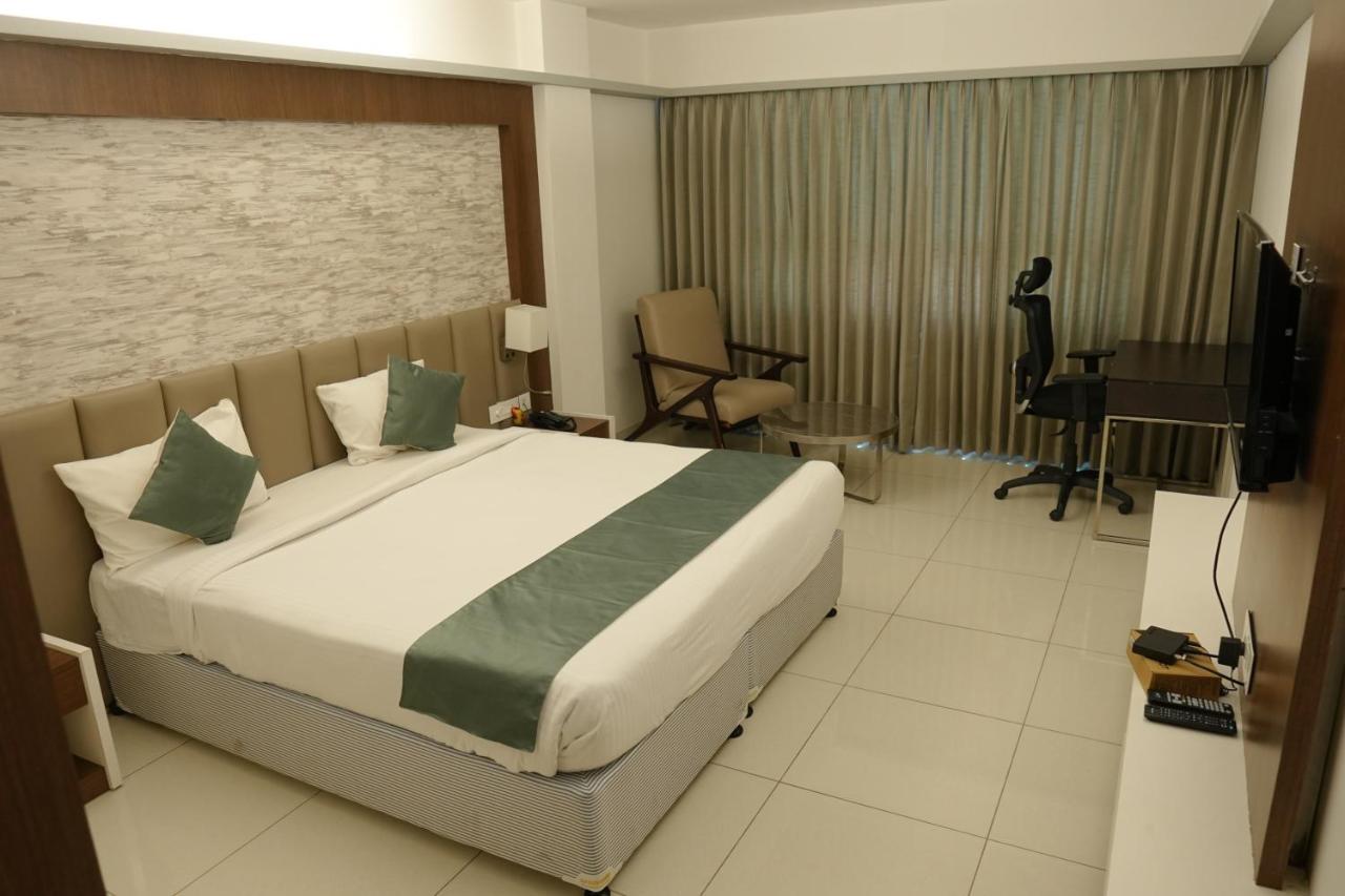 Hotel Konark Khammam Kültér fotó