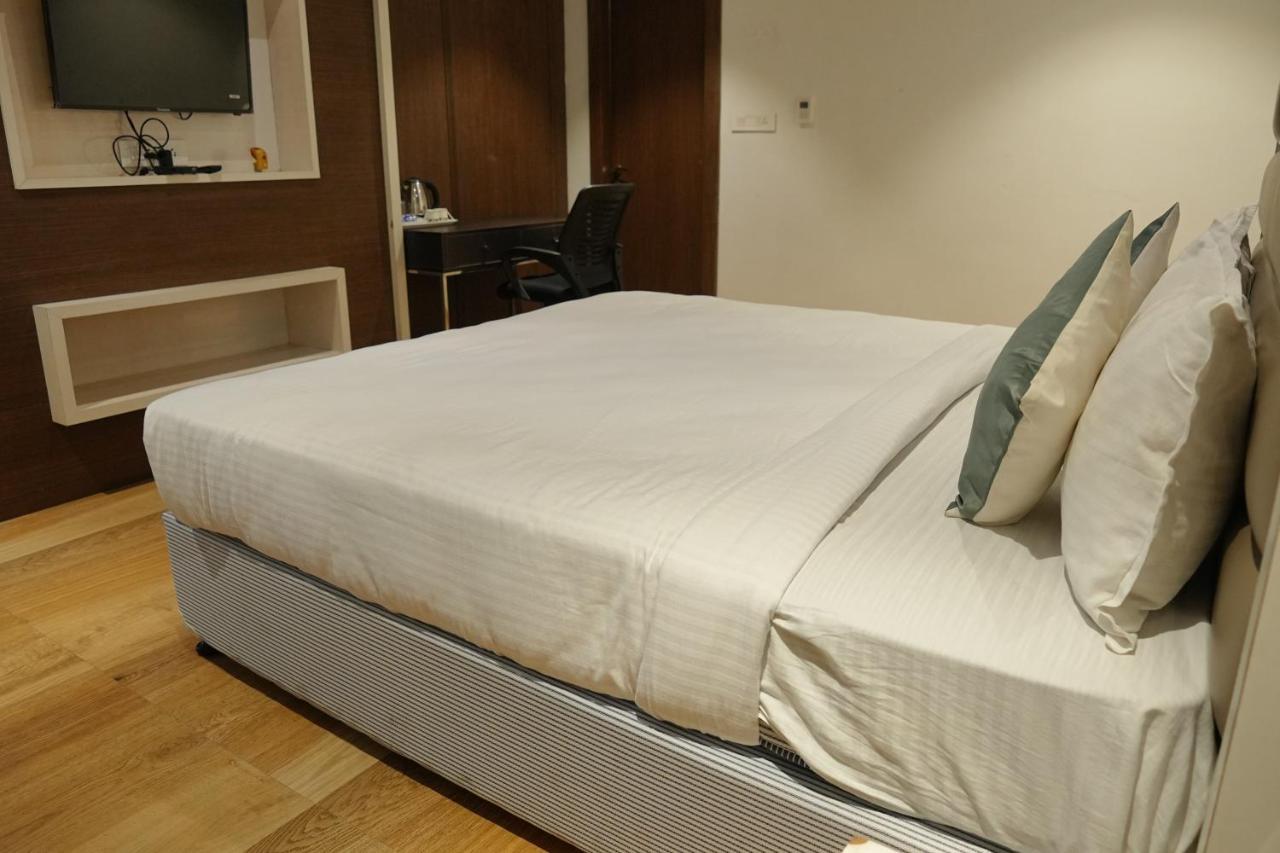 Hotel Konark Khammam Kültér fotó