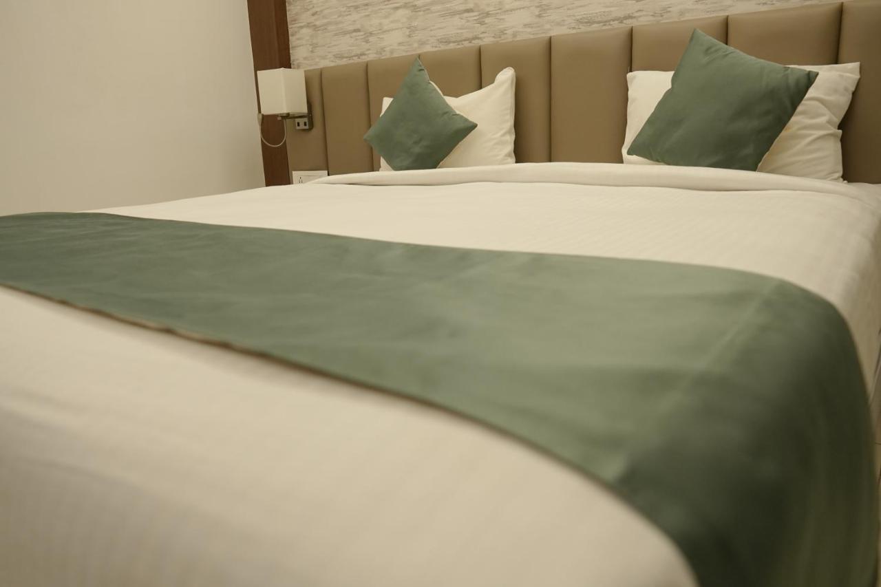 Hotel Konark Khammam Kültér fotó