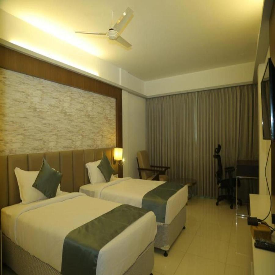 Hotel Konark Khammam Kültér fotó
